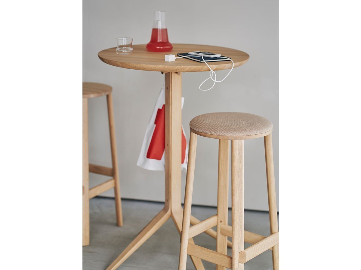 【カリモクニュースタンダード/KARIMOKU NEW STANDARD / GOODS】のARCHIVE BARSTOOL PAD HIGH / アーカイブ バースツール パッド ハイ インテリア・キッズ・メンズ・レディースファッション・服の通販 founy(ファニー) 　送料無料　Free Shipping　ホーム・キャンプ・アウトドア・お取り寄せ　Home Living / Home & Lifestyle / Camping Gear / Outdoor Camping　家具・インテリア　Home Furniture & Interior. Stylish & Functional Living Spaces　チェア・椅子　Seating & Chairs　スツール・バースツール　Stools & Bar Stools　ホーム・キャンプ・アウトドア・お取り寄せ　Home Living / Home & Lifestyle / Camping Gear / Outdoor Camping　家具・インテリア　Home Furniture & Interior. Stylish & Functional Living Spaces　チェア・椅子　Seating & Chairs　カウンターチェア・ハイチェア　Bar Stools / High Stools　Photographer:Masaaki Inoue, Bouillon|ID: prp329100000001995 ipo3291000000034496572