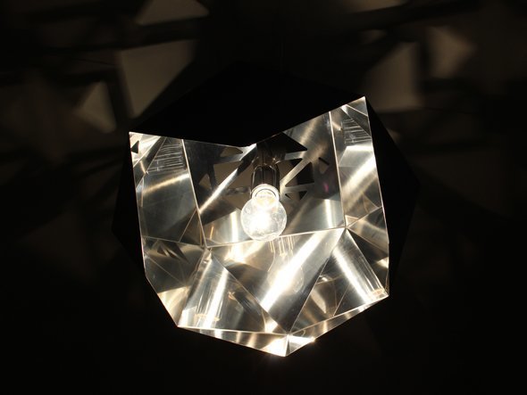 【三代目板金屋/Bankinya / GOODS】のoctagon pendant lamp / オクタゴン ペンダントランプ インテリア・キッズ・メンズ・レディースファッション・服の通販 founy(ファニー) 　送料無料　Free Shipping　おすすめ　Recommended / Our Picks　ホーム・キャンプ・アウトドア・お取り寄せ　Home Living / Home & Lifestyle / Camping Gear / Outdoor Camping　家具・インテリア　Home Furniture & Interior. Stylish & Functional Living Spaces　ライト・照明　Lamps & Lighting Fixtures　ペンダントライト・吊り下げ照明　Pendant Light / Hanging Light Fixture　鏡面仕上げのシェードの内側は電球の光が写り込み、万華鏡のような美しさがあります。|ID: prp329100000002158 ipo3291000000036851399