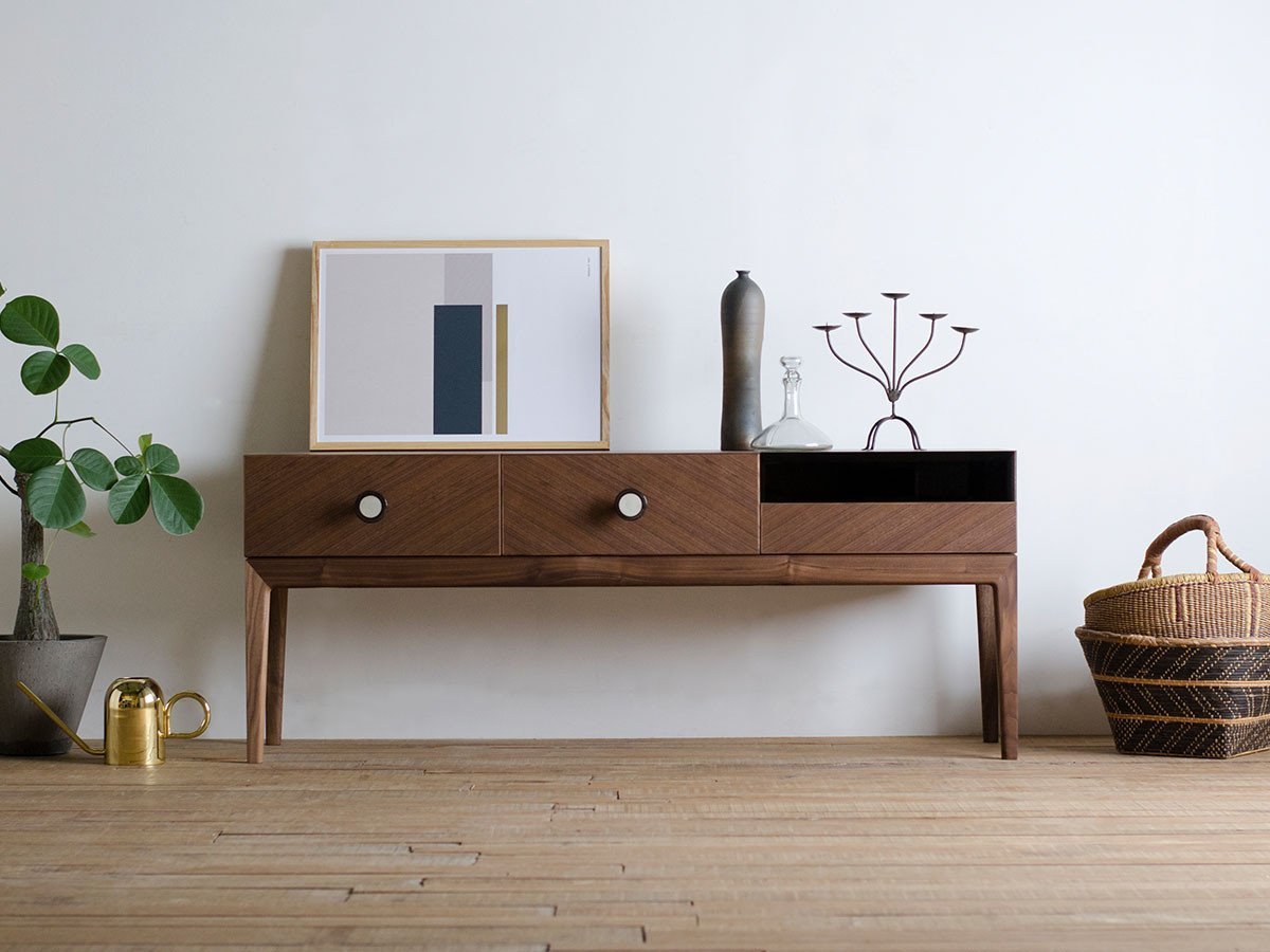 【ベンカ/BENCA / GOODS】のANEMONE TV board / アネモネ テレビボード インテリア・キッズ・メンズ・レディースファッション・服の通販 founy(ファニー) ガラス Glass, Glassware フラット Flat, Flat Shoes ホーム・キャンプ・アウトドア・お取り寄せ Home Living / Home & Lifestyle / Camping Gear / Outdoor Camping 家具・インテリア Home Furniture & Interior. Stylish & Functional Living Spaces テレビボード・テレビ台 TV Cabinets & Consoles テレビ台・TVボード Tv Board ウッド:ウォールナット、ツマミ:小石原焼(ダブルトーン)|ID: prp329100000002255 ipo3291000000036698780