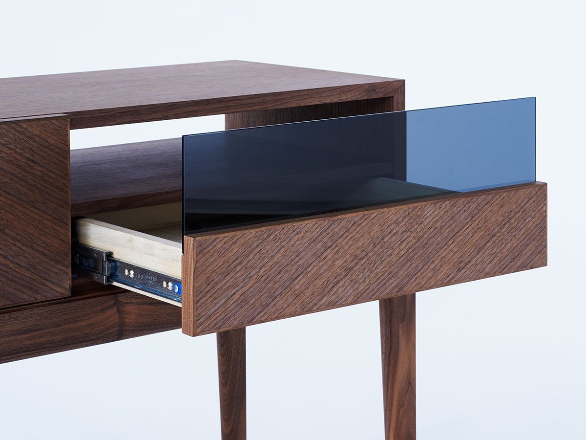 【ベンカ/BENCA / GOODS】のANEMONE TV board / アネモネ テレビボード インテリア・キッズ・メンズ・レディースファッション・服の通販 founy(ファニー) ガラス Glass, Glassware フラット Flat, Flat Shoes ホーム・キャンプ・アウトドア・お取り寄せ Home Living / Home & Lifestyle / Camping Gear / Outdoor Camping 家具・インテリア Home Furniture & Interior. Stylish & Functional Living Spaces テレビボード・テレビ台 TV Cabinets & Consoles テレビ台・TVボード Tv Board AV機器収納スペースの下部は浅型引出しになっていて、細々としたものの整理に役立ちます。|ID: prp329100000002255 ipo3291000000036698782