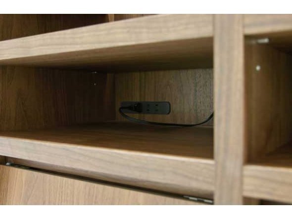 【マスターウォール/MASTERWAL / GOODS】のKOROVA DJ BOOTH / コローバ DJブース インテリア・キッズ・メンズ・レディースファッション・服の通販 founy(ファニー) 雑誌 Magazine, Fashion Magazine ホーム・キャンプ・アウトドア・お取り寄せ Home Living / Home & Lifestyle / Camping Gear / Outdoor Camping 家具・インテリア Home Furniture & Interior. Stylish & Functional Living Spaces 収納家具・キャビネット Storage Furniture 収納キャビネット・扉付き棚 Cabinet / Storage Cabinet 棚部左奥にはコンセントが4口あります。|ID: prp329100000002328 ipo3291000000036775930