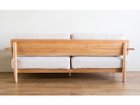 【イデー/IDEE / GOODS】のDIMANCHE SOFA(3) / ディモンシュ ソファ(3)張地オーダー品 背面から見た際も、無垢材の美しい木目を感じられます。|ID: prp329100000002629 ipo3291000000030213510