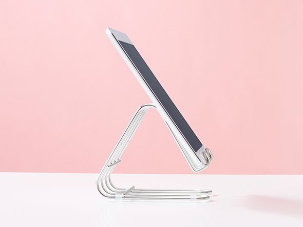 【フライミーアクセソワ/FLYMEe accessoire / GOODS】のTablet Stand / タブレットスタンド #28889 インテリア・キッズ・メンズ・レディースファッション・服の通販 founy(ファニー) 　アクセサリー　Accessories　スタンド　Stand　スマート　Smart　フォルム　Form　ローズ　Rose　ホーム・キャンプ・アウトドア・お取り寄せ　Home,Garden,Outdoor,Camping Gear　キッチン・ダイニング　Kitchen Dining　キッチン収納　Kitchen　ゴム脚が取り付けられており、水まわりでもすべりにくく安心です。|ID: prp329100000002829 ipo3291000000030191342