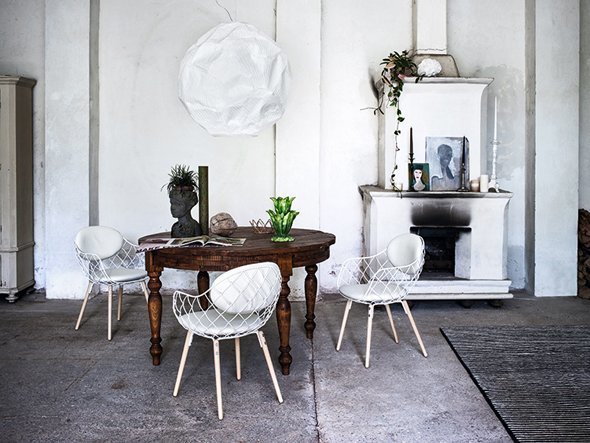 【マジス/MAGIS / GOODS】のPINA / ピーニャ アームチェア ファブリック オーバルクッション × 塗装脚(クヴァドラ スティールカット) インテリア・キッズ・メンズ・レディースファッション・服の通販 founy(ファニー) 　送料無料　Free Shipping　ウッド　Wooden Design　オーバル　Oval Design　クッション　Cushion, Throw Pillow　ファブリック　Fabric, Textile　フレーム　Frame, Outline　ワイヤー　Wire, Wired Bra　ホーム・キャンプ・アウトドア・お取り寄せ　Home Living / Home & Lifestyle / Camping Gear / Outdoor Camping　家具・インテリア　Home Furniture & Interior. Stylish & Functional Living Spaces　チェア・椅子　Seating & Chairs　ダイニングチェア・木製チェア　Dining Chairs　ホーム・キャンプ・アウトドア・お取り寄せ　Home Living / Home & Lifestyle / Camping Gear / Outdoor Camping　家具・インテリア　Home Furniture & Interior. Stylish & Functional Living Spaces　チェア・椅子　Seating & Chairs　アームチェア・アクセントチェア　Armchairs & Accent Chairs　|ID: prp329100000002881 ipo3291000000034899073