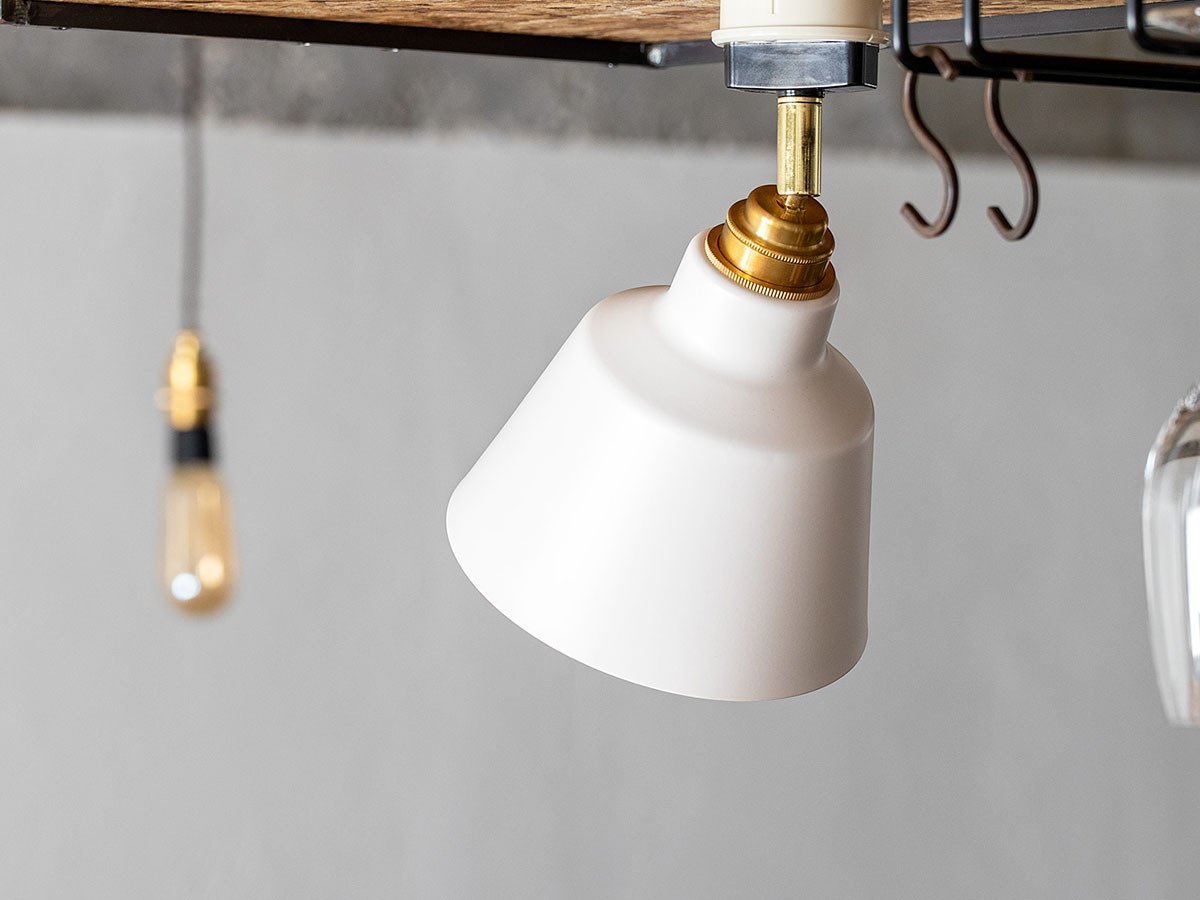 【フライミーパーラー/FLYMEe Parlor / GOODS】のSpot Light / スポットライト 引掛けシーリング仕様 #105496 インテリア・キッズ・メンズ・レディースファッション・服の通販 founy(ファニー) 　バランス　Balance, Style Balance　メタリック　Metallic, Shiny Finish　リラックス　Relax, Relaxed Fit　ホーム・キャンプ・アウトドア・お取り寄せ　Home Living / Home & Lifestyle / Camping Gear / Outdoor Camping　家具・インテリア　Home Furniture & Interior. Stylish & Functional Living Spaces　ライト・照明　Lamps & Lighting Fixtures　本体ブラス、シェードホワイト|ID: prp329100000002914 ipo3291000000036470134