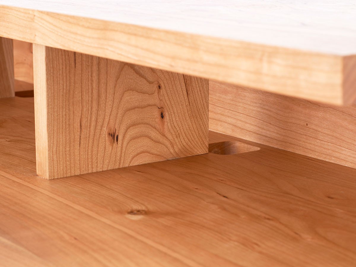 【ベンカ/BENCA / GOODS】のROSELLE Dresser desk / ローゼル ドレッサーデスク ミラー・木箱S / M付 インテリア・キッズ・メンズ・レディースファッション・服の通販 founy(ファニー) 　アクセサリー　Accessories　ウッド　Wood　ヴィンテージ　Vintage　シンプル　Simple　デスク　Desk　バランス　Balance　フレーム　Flame　ワンポイント　One Point　ホーム・キャンプ・アウトドア・お取り寄せ　Home,Garden,Outdoor,Camping Gear　家具・インテリア　Furniture　ミラー・ドレッサー　Mirror　ミラー・鏡　Mirror　ホーム・キャンプ・アウトドア・お取り寄せ　Home,Garden,Outdoor,Camping Gear　家具・インテリア　Furniture　ミラー・ドレッサー　Mirror　ドレッサー　Dresser　木箱の収納スペースの後ろには、配線逃がしが2箇所。パソコンのケーブル類もすっきりと通すことができます|ID: prp329100000002916 ipo3291000000030225438