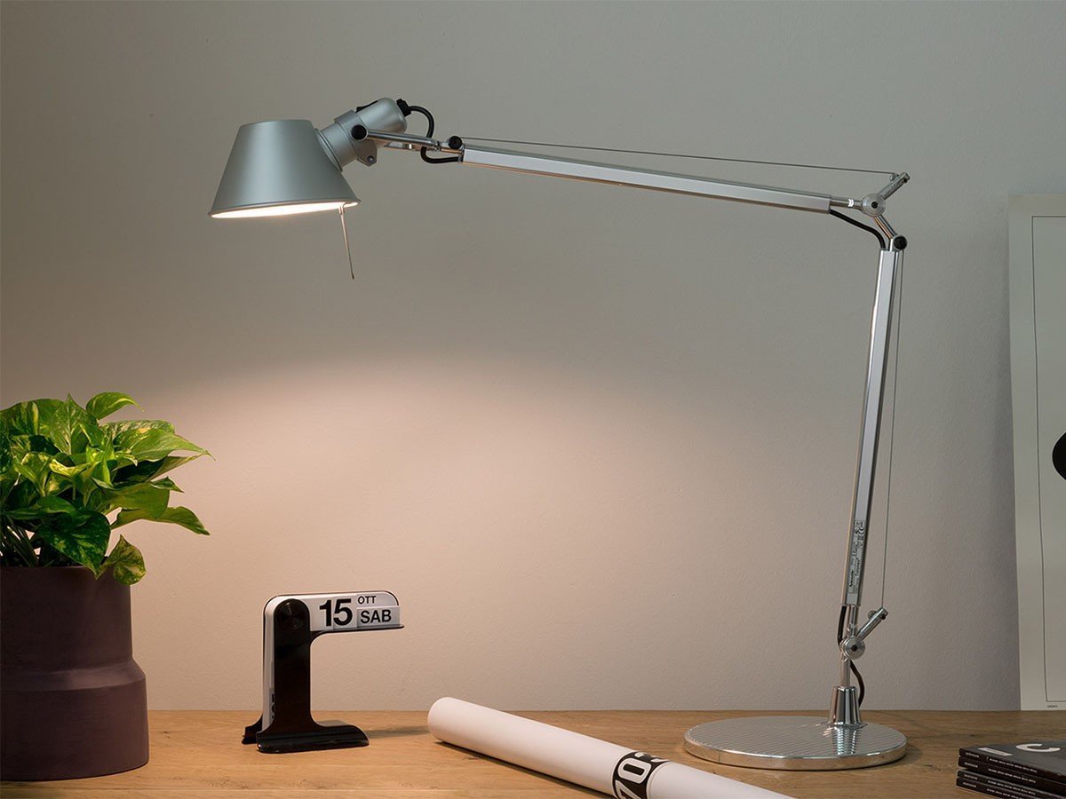 【アルテミデ/Artemide / GOODS】のTOLOMEO Table / トロメオ テーブル インテリア・キッズ・メンズ・レディースファッション・服の通販 founy(ファウニー) 　送料無料　Free Shipping　イタリア　Italy　テーブル　Table, Dining Table　デスク　Desk, Work Desk　フォルム　Silhouette, Form　ワイヤー　Wire, Wired Bra　人気　Popular, Best Seller　ホーム・キャンプ・アウトドア・お取り寄せ　Home Living / Home & Lifestyle / Camping Gear / Outdoor Camping　家具・インテリア　Home Furniture & Interior. Stylish & Functional Living Spaces　ライト・照明　Lamps & Lighting Fixtures　デスクライト・卓上照明　Desk Lamp / Table Lamp / Study Light　シルバー|ID: prp329100000003024 ipo3291000000037077301