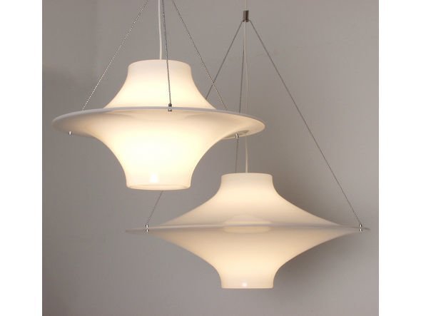 【フライミーパーラー/FLYMEe Parlor / GOODS】のSkyflyer S / スカイフライヤー Sサイズ インテリア・キッズ・メンズ・レディースファッション・服の通販 founy(ファニー) 　送料無料　Free Shipping　アクリル　Acrylic Material　エレガント 上品　Elegant　ホーム・キャンプ・アウトドア・お取り寄せ　Home Living / Home & Lifestyle / Camping Gear / Outdoor Camping　家具・インテリア　Home Furniture & Interior. Stylish & Functional Living Spaces　ライト・照明　Lamps & Lighting Fixtures　ペンダントライト・吊り下げ照明　Pendant Light / Hanging Light Fixture　点灯すると滑らかなラインの照明全体を浮き立たせます。左:本商品、右:サイズ違いの「L|ID: prp329100000003198 ipo3291000000036806121