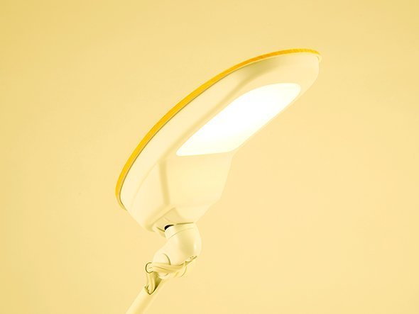 【フライミーワーク/FLYMEe Work / GOODS】のLED DESK LIGHT / LEDデスクライト #31657(電球色) インテリア・キッズ・メンズ・レディースファッション・服の通販 founy(ファニー) 　コンパクト　Compact, Small Size　デスク　Desk, Work Desk　ホーム・キャンプ・アウトドア・お取り寄せ　Home Living / Home & Lifestyle / Camping Gear / Outdoor Camping　家具・インテリア　Home Furniture & Interior. Stylish & Functional Living Spaces　ライト・照明　Lamps & Lighting Fixtures　デスクライト・卓上照明　Desk Lamp / Table Lamp / Study Light　温かみのある電球色タイプ。面で照らす面発光を採用することで、眩しさ、チラつきを抑えた明るい光を実現し|ID: prp329100000003376 ipo3291000000034145319