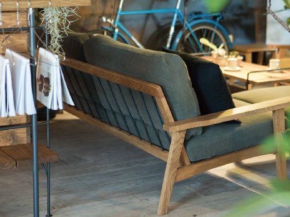 【スウィッチ/SWITCH / GOODS】のOrland Sofa 3P / オーランド 3人掛けソファ インテリア・キッズ・メンズ・レディースファッション・服の通販 founy(ファニー) 　クッション　Cushion, Throw Pillow　バランス　Balance, Style Balance　フレーム　Frame, Outline　ホーム・キャンプ・アウトドア・お取り寄せ　Home Living / Home & Lifestyle / Camping Gear / Outdoor Camping　家具・インテリア　Home Furniture & Interior. Stylish & Functional Living Spaces　ソファー　Couches & Sofas　背面はスチールが格子状に組まれています。|ID: prp329100000003407 ipo3291000000036811164