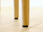 【高野木工/TAKANO MOKKOU / GOODS】のBALLOON DINING TABLE / バルーン ダイニングテーブル 木脚には無垢材を使用。アジャスターも装備されているため、高さの微調整も可能です。|ID:prp329100000003466