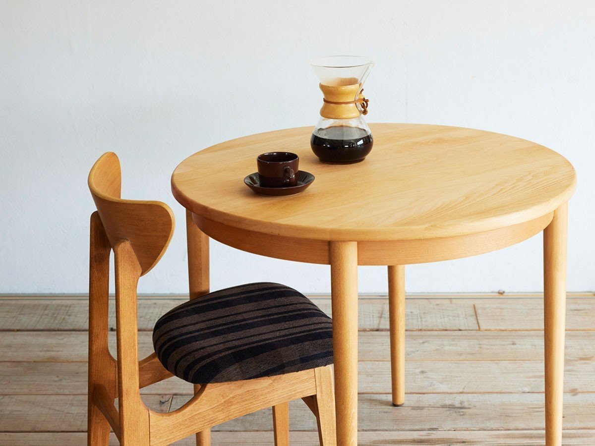 【スウィッチ/SWITCH / GOODS】のKarl dining round 84 table / カール ダイニング ラウンド 84 テーブル インテリア・キッズ・メンズ・レディースファッション・服の通販 founy(ファニー) 　送料無料　Free Shipping　テーブル　Table, Dining Table　ラウンド　Round, Round Neck　ホーム・キャンプ・アウトドア・お取り寄せ　Home Living / Home & Lifestyle / Camping Gear / Outdoor Camping　家具・インテリア　Home Furniture & Interior. Stylish & Functional Living Spaces　その他 インテリア雑貨、家具　Home Decor & Furniture Extras　ミディアムブラウン|ID: prp329100000003519 ipo3291000000036861120