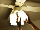 【フライミーパーラー/FLYMEe Parlor / GOODS】のCeiling Fan / シーリングファン #106046 シェードを支える首は角度調節が可能です。部屋全体を明るくしたいときは全体に光を拡散できるように広げて|ID: prp329100000003644 ipo3291000000030200821