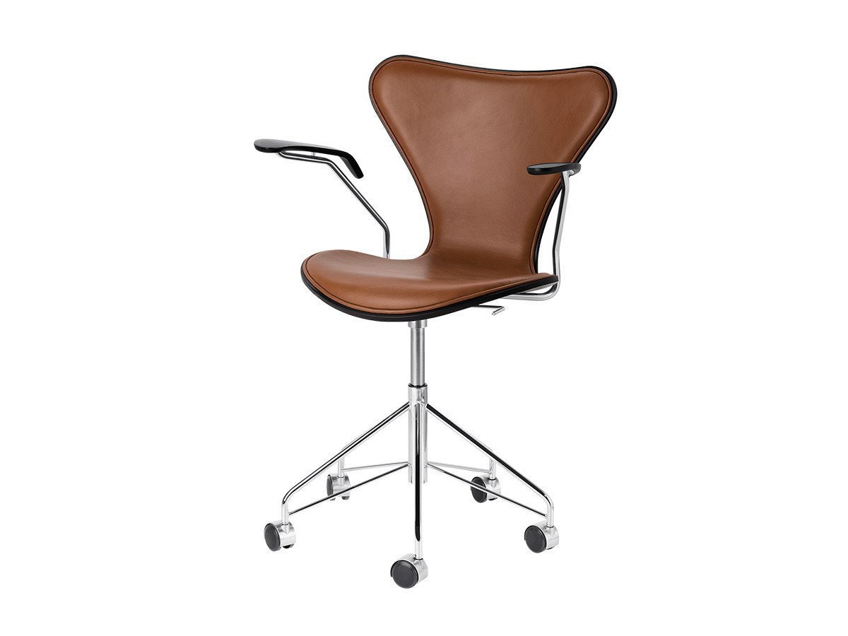 【フリッツ ハンセン/FRITZ HANSEN / GOODS】のSERIES 7 / セブンチェア フロントパディング アームチェア キャスター付き回転ベース 3217 インテリア・キッズ・メンズ・レディースファッション・服の通販 founy(ファニー) 　ウッド　Wood　キャップ　Cap　シェイプ　Shape　シルク　Silk　ファブリック　Fabric　フォルム　Form　送料無料　Free Shipping　おすすめ　Recommend　ホーム・キャンプ・アウトドア・お取り寄せ　Home,Garden,Outdoor,Camping Gear　家具・インテリア　Furniture　チェア・椅子　Chair　アームチェア　Armchair　ホーム・キャンプ・アウトドア・お取り寄せ　Home,Garden,Outdoor,Camping Gear　家具・インテリア　Furniture　チェア・椅子　Chair　オフィスチェア・デスクチェア　Office Chair/Desk Chair　フレーム:クローム仕上、キャスターキャップ:クローム仕上|ID: prp329100000003695 ipo3291000000030191948