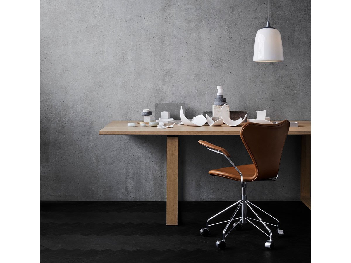 【フリッツ ハンセン/FRITZ HANSEN / GOODS】のSERIES 7 / セブンチェア フロントパディング アームチェア キャスター付き回転ベース 3217 インテリア・キッズ・メンズ・レディースファッション・服の通販 founy(ファニー) 　ウッド　Wood　キャップ　Cap　シェイプ　Shape　シルク　Silk　ファブリック　Fabric　フォルム　Form　送料無料　Free Shipping　おすすめ　Recommend　ホーム・キャンプ・アウトドア・お取り寄せ　Home,Garden,Outdoor,Camping Gear　家具・インテリア　Furniture　チェア・椅子　Chair　アームチェア　Armchair　ホーム・キャンプ・アウトドア・お取り寄せ　Home,Garden,Outdoor,Camping Gear　家具・インテリア　Furniture　チェア・椅子　Chair　オフィスチェア・デスクチェア　Office Chair/Desk Chair　参考イメージ|ID: prp329100000003695 ipo3291000000030191970