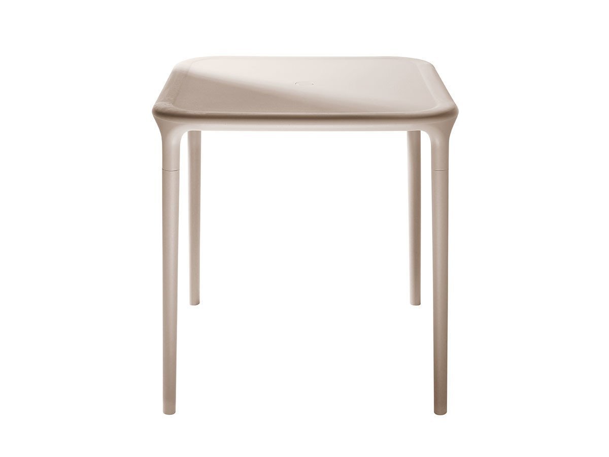 【マジス/MAGIS / GOODS】のAIR-TABLE / エア テーブル インテリア・キッズ・メンズ・レディースファッション・服の通販 founy(ファニー) 　ガーデン　Garden　コンパクト　Compact　シンプル　Simple　テーブル　Table　フォルム　Form　軽量　Lightweight　ホーム・キャンプ・アウトドア・お取り寄せ　Home,Garden,Outdoor,Camping Gear　家具・インテリア　Furniture　テーブル　Table　カフェテーブル　Cafe Table　ベージュ、天板の形状:正方形(65 × 65cm)|ID: prp329100000003757 ipo3291000000030246598