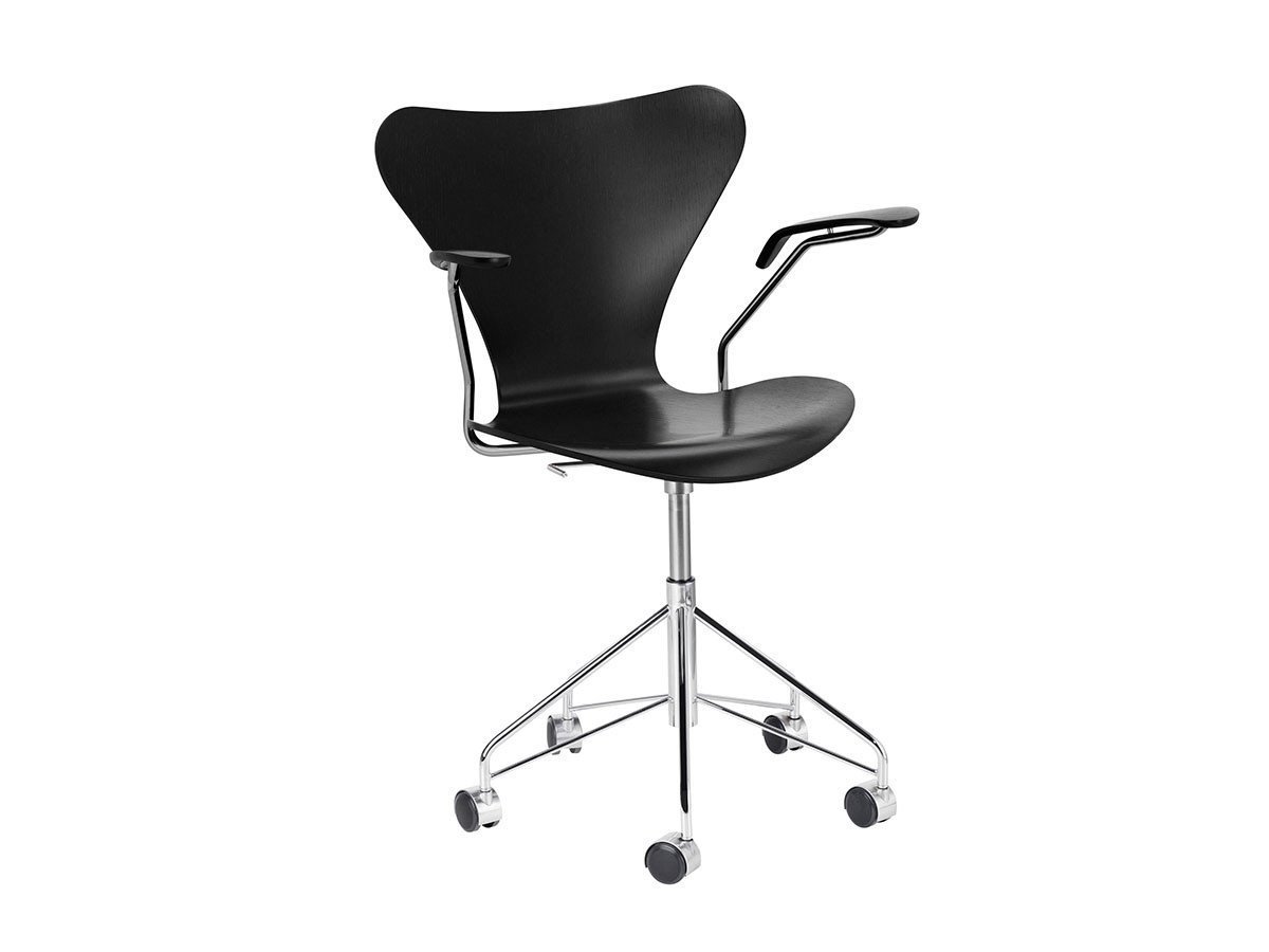 【フリッツ ハンセン/FRITZ HANSEN / GOODS】のSERIES 7 / セブンチェア アームチェア キャスター付き回転ベース 3217 インテリア・キッズ・メンズ・レディースファッション・服の通販 founy(ファニー) 　ウッド　Wooden Design　キャップ　Cap, Baseball Cap　シェイプ　Shape, Slim Fit　シルク　Silk, 100% Silk　フォルム　Silhouette, Form　送料無料　Free Shipping　おすすめ　Recommended / Our Picks　ホーム・キャンプ・アウトドア・お取り寄せ　Home Living / Home & Lifestyle / Camping Gear / Outdoor Camping　家具・インテリア　Home Furniture & Interior. Stylish & Functional Living Spaces　チェア・椅子　Seating & Chairs　アームチェア・アクセントチェア　Armchairs & Accent Chairs　ホーム・キャンプ・アウトドア・お取り寄せ　Home Living / Home & Lifestyle / Camping Gear / Outdoor Camping　家具・インテリア　Home Furniture & Interior. Stylish & Functional Living Spaces　チェア・椅子　Seating & Chairs　オフィスチェア・在宅ワーク用チェア　Office & Desk Chairs　シェル / アーム:カラードアッシュ / ブラック、フレーム:クローム仕上、キャスターキャップ:クロ|ID: prp329100000003942 ipo3291000000030191999