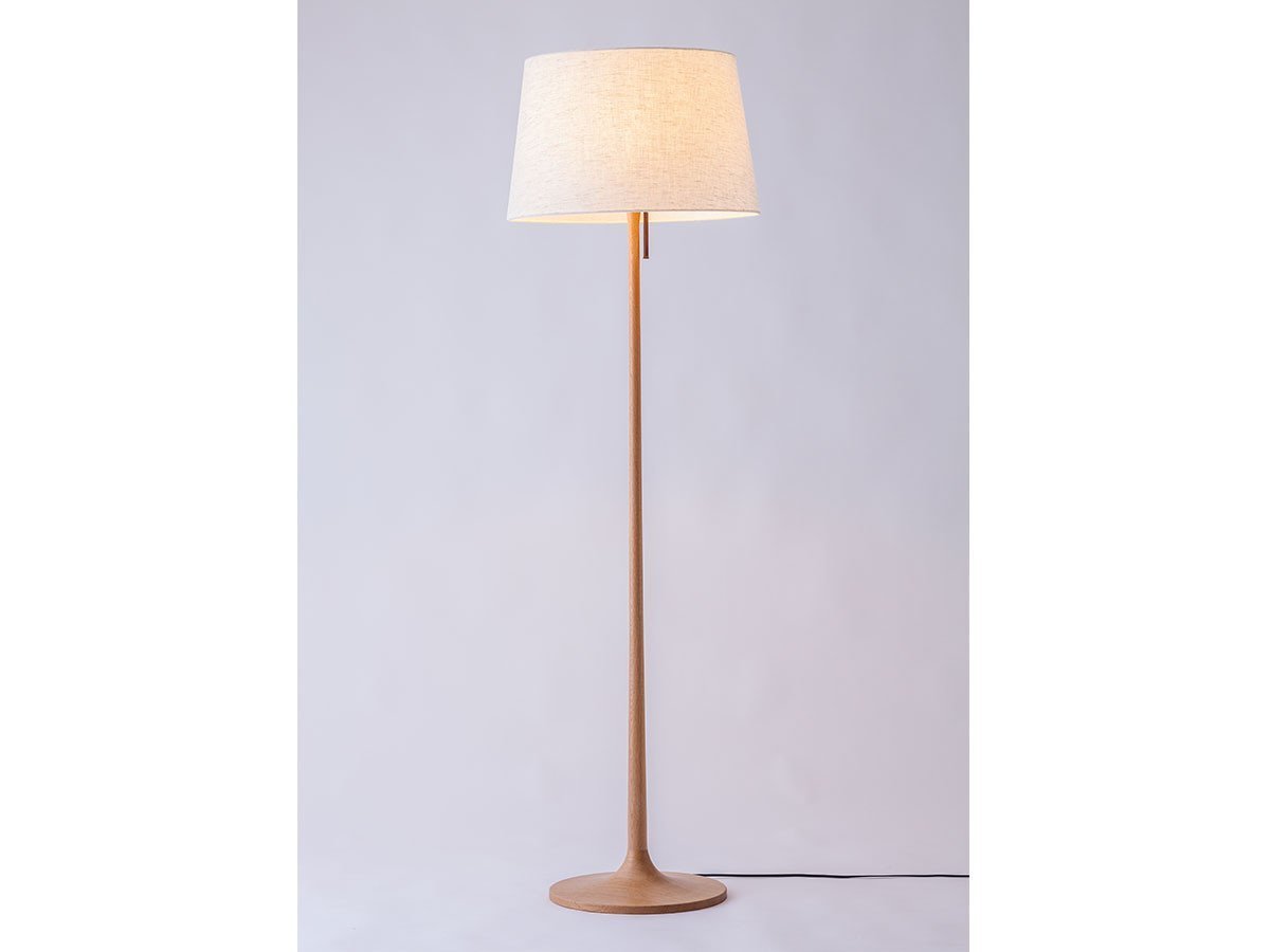 【フライミー ヴェール/FLYMEe vert / GOODS】のFloor Stand / フロアスタンド #106706 インテリア・キッズ・メンズ・レディースファッション・服の通販 founy(ファニー) 　送料無料　Free Shipping　サテン　Satin, Glossy Fabric　シンプル　Simple, Minimal　スタンド　Stand Collar, Upright Stand　ホーム・キャンプ・アウトドア・お取り寄せ　Home Living / Home & Lifestyle / Camping Gear / Outdoor Camping　家具・インテリア　Home Furniture & Interior. Stylish & Functional Living Spaces　ライト・照明　Lamps & Lighting Fixtures　フロアランプ・スタンドライト　Floor Lamp / Standing Lamp　シェード:ナチュラル、本体:オーク|ID: prp329100000004105 ipo3291000000036771610