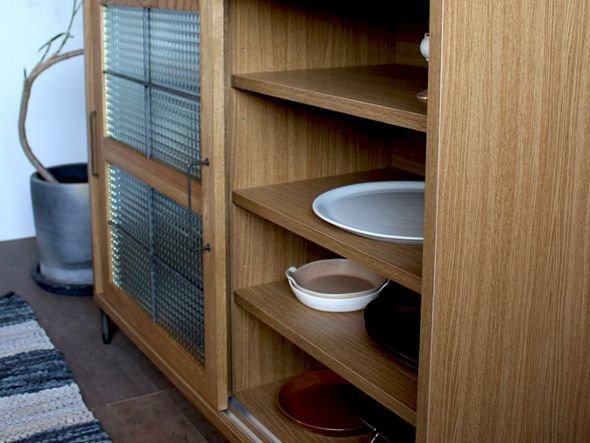 【アデペシュ/a.depeche / GOODS】のcadeal slide glass low Board 1200 / カデル スライドガラス ローボード 1200 インテリア・キッズ・メンズ・レディースファッション・服の通販 founy(ファニー) ガラス Glass, Glassware ホーム・キャンプ・アウトドア・お取り寄せ Home Living / Home & Lifestyle / Camping Gear / Outdoor Camping キッチン・ダイニング Kitchen & Dining Essentials. Stylish & Functional Tableware キッチン収納 Kitchen Storage キッチン収納・食器棚・レンジ台 Kitchen Cabinet ホーム・キャンプ・アウトドア・お取り寄せ Home Living / Home & Lifestyle / Camping Gear / Outdoor Camping キッチン・ダイニング Kitchen & Dining Essentials. Stylish & Functional Tableware キッチン家電・キッチン用品 Kitchen Appliances & Tools マグカップ・カップ&ソーサー・陶器食器 Mugs / Cups and Saucers / Ceramic Drinkware 奥行きがあるため、大きめの食器を収納することもできます。|ID: prp329100000004282 ipo3291000000036443318