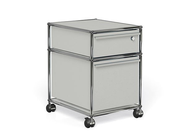 【ユーエスエム/USM / GOODS】のUSM Haller Wagon / USMハラー ワゴン(鍵付き) W / D / H:418 / 523 / 605mm A6サイズドロワー × 1、A4サイズドロワー × 1 インテリア・キッズ・メンズ・レディースファッション・服の通販 founy(ファニー) コレクション Collection, Seasonal Line シンプル Simple, Minimal ステーショナリー Stationery, Office Supplies デスク Desk, Work Desk ニューヨーク New York, NYC Style ホーム・キャンプ・アウトドア・お取り寄せ Home Living / Home & Lifestyle / Camping Gear / Outdoor Camping 家具・インテリア Home Furniture & Interior. Stylish & Functional Living Spaces 収納家具・キャビネット Storage Furniture チェストワゴン・移動式収納 Mobile Wagon USM マットシルバー(海外取り寄せ)|ID: prp329100000004293 ipo3291000000036858761