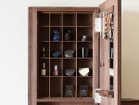 【ヒラシマ/HIRASHIMA / GOODS】のCARAMELLA Storage Mirror 070 / カラメッラ ストレージミラー 070 格子状の棚は、高さに変化を付けることで様々なアイテムを収納できます。|ID: prp329100000004310 ipo3291000000030218444