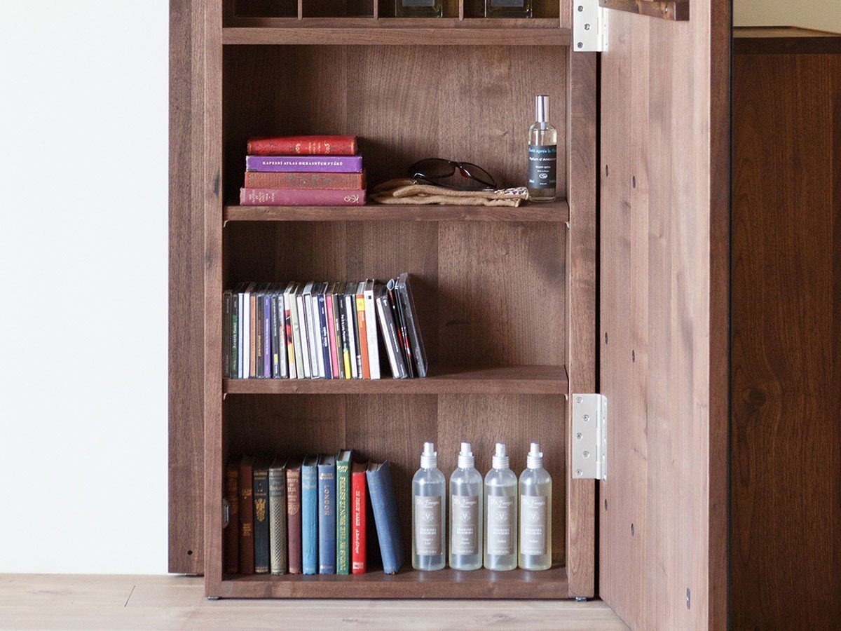 【ヒラシマ/HIRASHIMA / GOODS】のCARAMELLA Storage Mirror 070 / カラメッラ ストレージミラー 070 インテリア・キッズ・メンズ・レディースファッション・服の通販 founy(ファニー) 　アクセサリー　Accessories　コンパクト　Compact　スタンド　Stand　ネックレス　Necklace　ボックス　Box　ホーム・キャンプ・アウトドア・お取り寄せ　Home,Garden,Outdoor,Camping Gear　家具・インテリア　Furniture　収納家具・キャビネット　Storage Furniture　ホーム・キャンプ・アウトドア・お取り寄せ　Home,Garden,Outdoor,Camping Gear　家具・インテリア　Furniture　ミラー・ドレッサー　Mirror　ミラー・鏡　Mirror　ホーム・キャンプ・アウトドア・お取り寄せ　Home,Garden,Outdoor,Camping Gear　家具・インテリア　Furniture　ミラー・ドレッサー　Mirror　ドレッサー　Dresser　下の収納スペースには棚板が2枚付属します。収納するものによって棚板を調節でき、取り外しも可能です。可|ID: prp329100000004310 ipo3291000000030218453