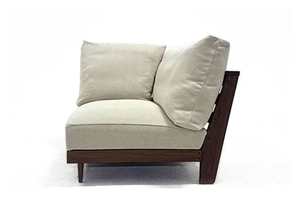 【マスターウォール/MASTERWAL / GOODS】のHEAVEN 950 SOFA / ヘヴン 950 ソファ ワンアーム 1シーター105 インテリア・キッズ・メンズ・レディースファッション・服の通販 founy(ファニー) ウッド Wooden Design クッション Cushion, Throw Pillow フェザー Feather, Feather Detail フレーム Frame, Outline ホーム・キャンプ・アウトドア・お取り寄せ Home Living / Home & Lifestyle / Camping Gear / Outdoor Camping 家具・インテリア Home Furniture & Interior. Stylish & Functional Living Spaces ソファー Couches & Sofas 張地:フレーム:ウォールナット、アーム位置:右アーム|ID: prp329100000004343 ipo3291000000030201571