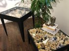 【フライミー ノワール/FLYMEe Noir / GOODS】のMURO / ムロ コレクションテーブル 高さ70cm 天板の内側にディスプレイスペースが設けられています。|ID: prp329100000004629 ipo3291000000034047639
