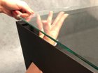 【フライミー ノワール/FLYMEe Noir / GOODS】のMURO / ムロ コレクションテーブル 高さ70cm 天板の開閉は2人で行ってください。一人が底から手を差し入れてガラス底面を持ち上げ、もう一人が浮いた隙|ID: prp329100000004629 ipo3291000000034047643