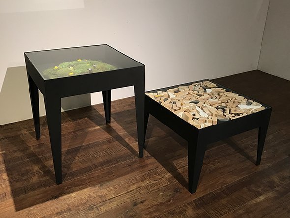 【フライミー ノワール/FLYMEe Noir / GOODS】のMURO / ムロ コレクションテーブル 高さ45cm インテリア・キッズ・メンズ・レディースファッション・服の通販 founy(ファニー) 送料無料 Free Shipping コレクション Collection, Seasonal Line シンプル Simple, Minimal テーブル Table, Dining Table ワーク Workwear, Utility Style ホーム・キャンプ・アウトドア・お取り寄せ Home Living / Home & Lifestyle / Camping Gear / Outdoor Camping 家具・インテリア Home Furniture & Interior. Stylish & Functional Living Spaces テーブル Dining, Coffee & Side Tables ローテーブル・センターテーブル Coffee & Center Tables 天板の内側にディスプレイスペースが設けられています。|ID: prp329100000004635 ipo3291000000034585103