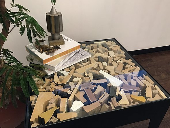 【フライミー ノワール/FLYMEe Noir / GOODS】のMURO / ムロ コレクションテーブル 高さ45cm インテリア・キッズ・メンズ・レディースファッション・服の通販 founy(ファニー) 送料無料 Free Shipping コレクション Collection, Seasonal Line シンプル Simple, Minimal テーブル Table, Dining Table ワーク Workwear, Utility Style ホーム・キャンプ・アウトドア・お取り寄せ Home Living / Home & Lifestyle / Camping Gear / Outdoor Camping 家具・インテリア Home Furniture & Interior. Stylish & Functional Living Spaces テーブル Dining, Coffee & Side Tables ローテーブル・センターテーブル Coffee & Center Tables ディスプレイスペースは高さが10㎝あり、自慢のコレクションなどを使ったアートワークがお楽しみいただけ|ID: prp329100000004635 ipo3291000000034585104