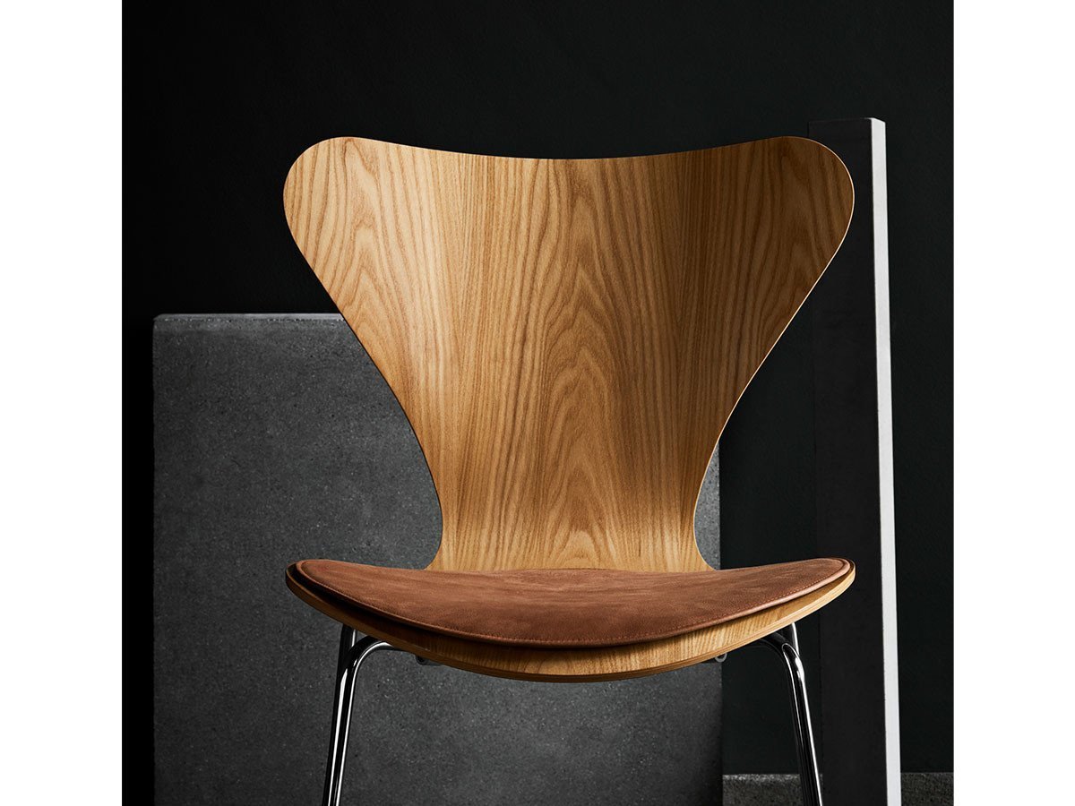 【フリッツ ハンセン/FRITZ HANSEN / GOODS】のSERIES 7 / セブンチェア 3107 インテリア・キッズ・メンズ・レディースファッション・服の通販 founy(ファウニー) 　ウッド　Wooden Design　クラシック　Classic, Timeless Style　シェイプ　Shape, Slim Fit　シルク　Silk, 100% Silk　フォルム　Silhouette, Form　送料無料　Free Shipping　おすすめ　Recommended / Our Picks　ホーム・キャンプ・アウトドア・お取り寄せ　Home Living / Home & Lifestyle / Camping Gear / Outdoor Camping　家具・インテリア　Home Furniture & Interior. Stylish & Functional Living Spaces　チェア・椅子　Seating & Chairs　ダイニングチェア・木製チェア　Dining Chairs　シートクッション 3107SC|ID: prp329100000004638 ipo3291000000037063368