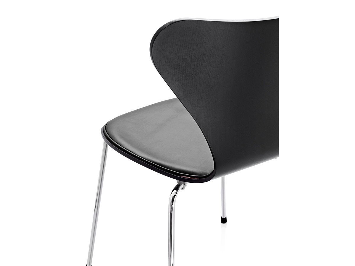 【フリッツ ハンセン/FRITZ HANSEN / GOODS】のSERIES 7 / セブンチェア 3107 インテリア・キッズ・メンズ・レディースファッション・服の通販 founy(ファウニー) 　ウッド　Wooden Design　クラシック　Classic, Timeless Style　シェイプ　Shape, Slim Fit　シルク　Silk, 100% Silk　フォルム　Silhouette, Form　送料無料　Free Shipping　おすすめ　Recommended / Our Picks　ホーム・キャンプ・アウトドア・お取り寄せ　Home Living / Home & Lifestyle / Camping Gear / Outdoor Camping　家具・インテリア　Home Furniture & Interior. Stylish & Functional Living Spaces　チェア・椅子　Seating & Chairs　ダイニングチェア・木製チェア　Dining Chairs　「シートクッション 3107SC」と組み合わせてご使用いただけます。|ID: prp329100000004638 ipo3291000000037063369