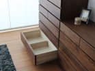 【フライミー ヴェール/FLYMEe vert / GOODS】のHIGH CHEST / ハイチェスト #19241 下段の引出しには可動式の仕切りが装備されているので、収納するものに合わせて調節することができます。|ID: prp329100000004656 ipo3291000000030195633