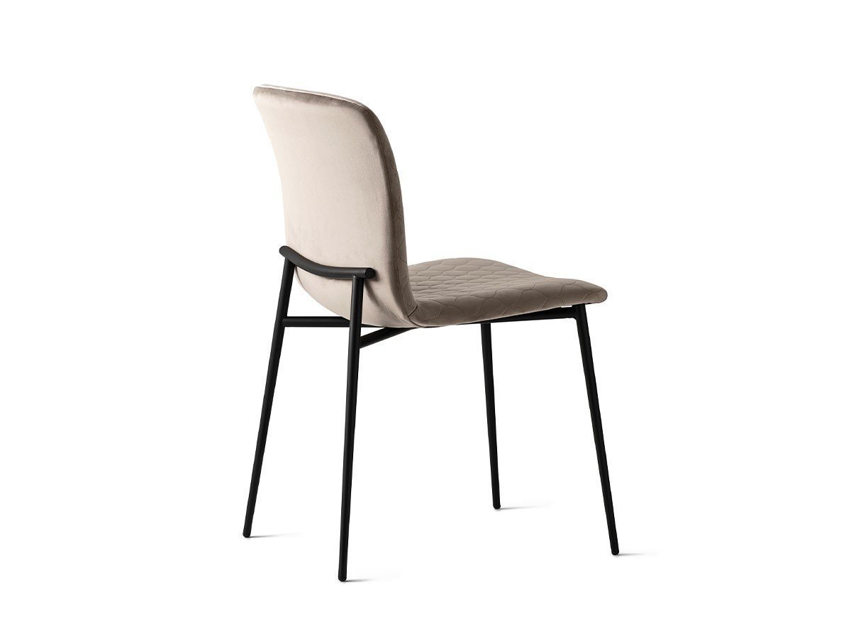 【カリガリス/Calligaris / GOODS】のLOVE / ラブ CS/1885-A インテリア・キッズ・メンズ・レディースファッション・服の通販 founy(ファニー) 送料無料 Free Shipping エレガント 上品 Elegant キルティング Quilted, Quilting クラシック Classic, Timeless Style ファブリック Fabric, Textile フレーム Frame, Outline ベルベット Velvet, Velvety メタル Metal, Metal Parts モダン Modern, Contemporary ホーム・キャンプ・アウトドア・お取り寄せ Home Living / Home & Lifestyle / Camping Gear / Outdoor Camping 家具・インテリア Home Furniture & Interior. Stylish & Functional Living Spaces チェア・椅子 Seating & Chairs ダイニングチェア・木製チェア Dining Chairs シートS0F サンド、脚部P15 マットブラック|ID: prp329100000004775 ipo3291000000036801812