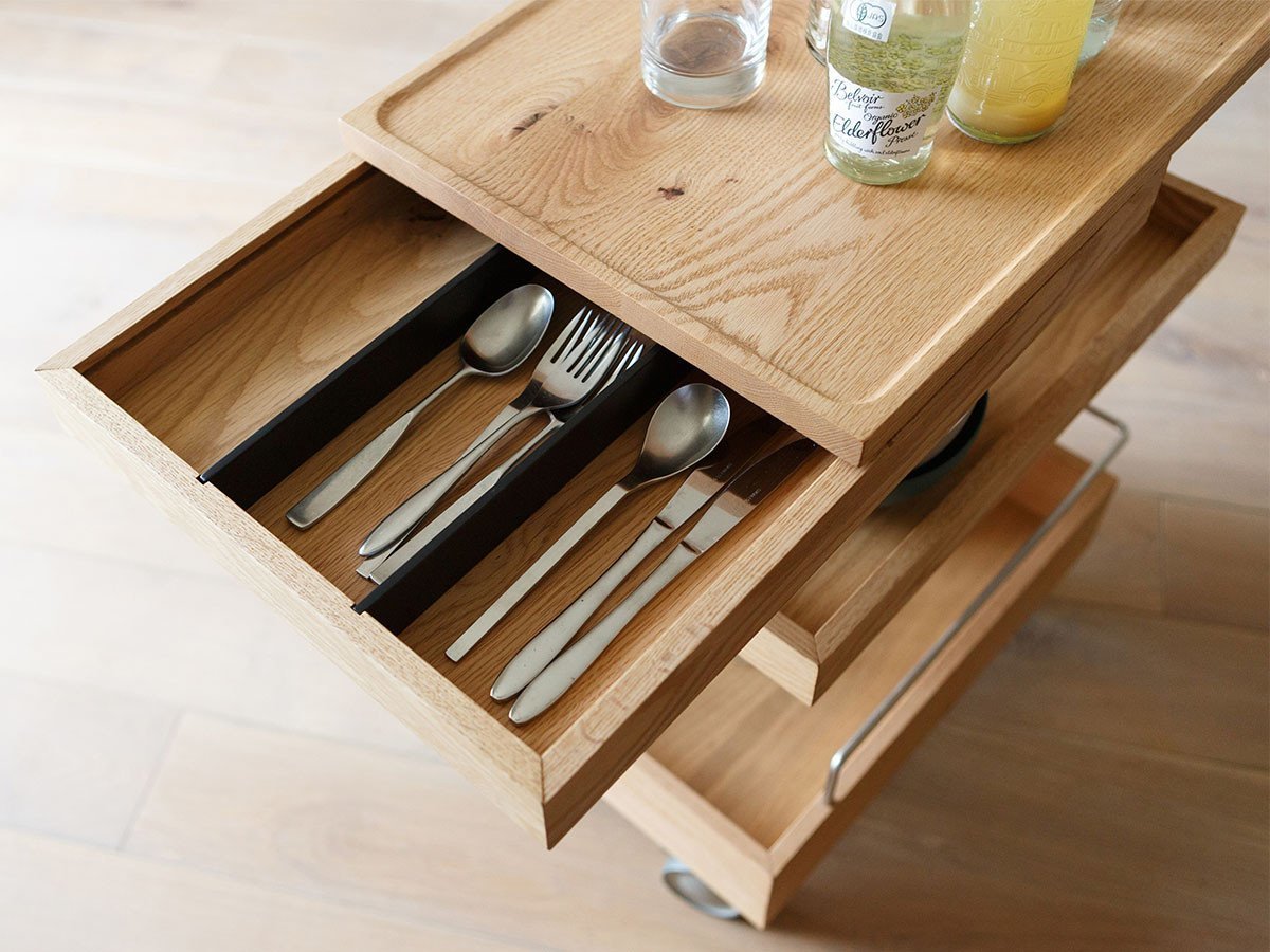 【ヒラシマ/HIRASHIMA / GOODS】のCARAMELLA Wagon 035 / カラメッラ ワゴン 035 インテリア・キッズ・メンズ・レディースファッション・服の通販 founy(ファニー) 　皿　Plate, Dish　テーブル　Table, Dining Table　デスク　Desk, Work Desk　フレーム　Frame, Outline　ホーム・キャンプ・アウトドア・お取り寄せ　Home Living / Home & Lifestyle / Camping Gear / Outdoor Camping　家具・インテリア　Home Furniture & Interior. Stylish & Functional Living Spaces　収納家具・キャビネット　Storage Furniture　チェストワゴン・移動式収納　Mobile Wagon　天板下にはカトラリーなどの小物を収納できる引出しがついています。2枚の仕切り板が付属します。|ID: prp329100000005028 ipo3291000000036700998