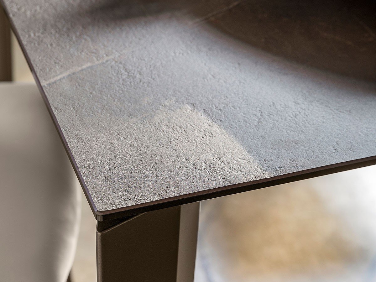 【カリガリス/Calligaris / GOODS】のDELTA / デルタ セラミック天板 CS/4097-R 160 インテリア・キッズ・メンズ・レディースファッション・服の通販 founy(ファニー) 　テーブル　Table, Dining Table　ホーム・キャンプ・アウトドア・お取り寄せ　Home Living / Home & Lifestyle / Camping Gear / Outdoor Camping　家具・インテリア　Home Furniture & Interior. Stylish & Functional Living Spaces　テーブル　Dining, Coffee & Side Tables　ダイニングテーブル・食卓テーブル　Dining Tables　天板P14C ブロンズ、脚部P29L マットブロンズ|ID: prp329100000005210 ipo3291000000036644644