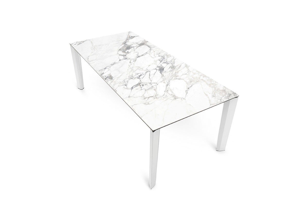 【カリガリス/Calligaris / GOODS】のDELTA / デルタ セラミック天板 CS/4097-R 160 インテリア・キッズ・メンズ・レディースファッション・服の通販 founy(ファニー) 　テーブル　Table, Dining Table　ホーム・キャンプ・アウトドア・お取り寄せ　Home Living / Home & Lifestyle / Camping Gear / Outdoor Camping　家具・インテリア　Home Furniture & Interior. Stylish & Functional Living Spaces　テーブル　Dining, Coffee & Side Tables　ダイニングテーブル・食卓テーブル　Dining Tables　脚部は見る方向により印象が変わるデザイン。|ID: prp329100000005210 ipo3291000000036644646