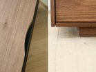 【ヒラシマ/HIRASHIMA / GOODS】のLIBERIA PLUS TV Board / リベリアプラス テレビボード 天板には配線を通すための切欠き加工が施されています。脚周りには高さ5cmの台輪が設けられているため、|ID: prp329100000005352 ipo3291000000030216769