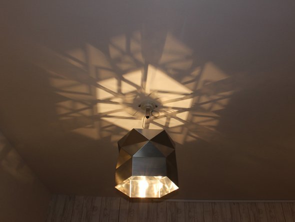 【三代目板金屋/Bankinya / GOODS】のhexagon pendant lamp / ヘキサゴン ペンダントランプ インテリア・キッズ・メンズ・レディースファッション・服の通販 founy(ファニー) 　送料無料　Free Shipping　おすすめ　Recommended / Our Picks　ホーム・キャンプ・アウトドア・お取り寄せ　Home Living / Home & Lifestyle / Camping Gear / Outdoor Camping　家具・インテリア　Home Furniture & Interior. Stylish & Functional Living Spaces　ライト・照明　Lamps & Lighting Fixtures　ペンダントライト・吊り下げ照明　Pendant Light / Hanging Light Fixture　デザインされた放熱穴により、幾何学模様が天井に広がります。|ID: prp329100000005554 ipo3291000000033640777