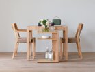 【ヒラシマ/HIRASHIMA / GOODS】のCARAMELLA Dining Table / カラメッラ ダイニングテーブル 「サイドテーブル 025」はテーブルの足元にきれいに収まる高さ。|ID:prp329100000005583