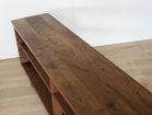 【ヒラシマ/HIRASHIMA / GOODS】のCARAMELLA Low Shelf / カラメッラ ローシェルフ 無垢材を使った厚み2.7cmの天板。木の滑らかな感触が心地よく、自然素材ならではの柔らかな空気を生み|ID: prp329100000005798 ipo3291000000030217743