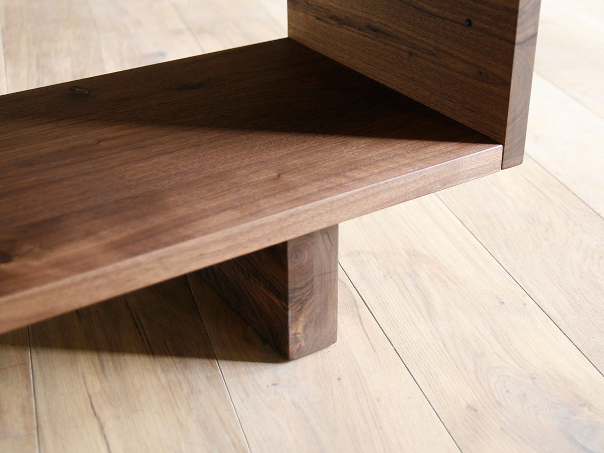 【ヒラシマ/HIRASHIMA / GOODS】のCARAMELLA Low Shelf / カラメッラ ローシェルフ インテリア・キッズ・メンズ・レディースファッション・服の通販 founy(ファニー) 　シンプル　Simple　フラワー　Flower　ホーム・キャンプ・アウトドア・お取り寄せ　Home,Garden,Outdoor,Camping Gear　家具・インテリア　Furniture　収納家具・キャビネット　Storage Furniture　サイドボード　Sideboard　ホーム・キャンプ・アウトドア・お取り寄せ　Home,Garden,Outdoor,Camping Gear　家具・インテリア　Furniture　収納家具・キャビネット　Storage Furniture　ラック・シェルフ　Rack Shelf　無垢材の素材感やその厚みから感じられる存在感が魅力です。床の不陸を調整し水平に保つため、4ヶ所にアジ|ID: prp329100000005798 ipo3291000000030217757