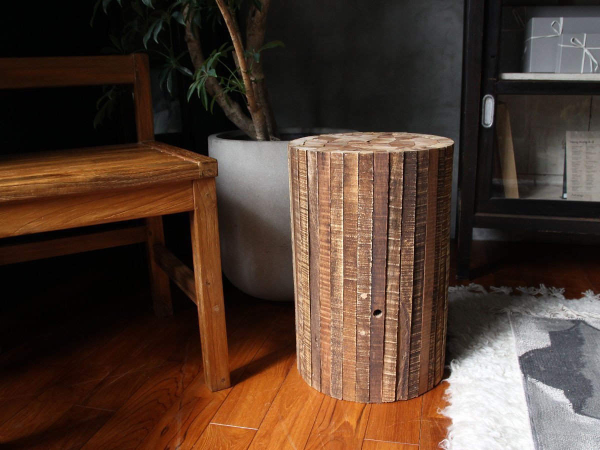 【アデペシュ/a.depeche / GOODS】のCollected-wood round high stool / コレクトウッド ラウンド ハイスツール(ホワイト) インテリア・キッズ・メンズ・レディースファッション・服の通販 founy(ファニー) 　送料無料　Free Shipping　ウッド　Wooden Design　ダメージ　Distressed, Destroyed　ハンド　Hand, Handmade　ラウンド　Round, Round Neck　軽量　Lightweight, Ultra Light　ホーム・キャンプ・アウトドア・お取り寄せ　Home Living / Home & Lifestyle / Camping Gear / Outdoor Camping　家具・インテリア　Home Furniture & Interior. Stylish & Functional Living Spaces　チェア・椅子　Seating & Chairs　スツール・バースツール　Stools & Bar Stools　ホーム・キャンプ・アウトドア・お取り寄せ　Home Living / Home & Lifestyle / Camping Gear / Outdoor Camping　家具・インテリア　Home Furniture & Interior. Stylish & Functional Living Spaces　チェア・椅子　Seating & Chairs　カウンターチェア・ハイチェア　Bar Stools / High Stools　参考イメージ|ID: prp329100000005927 ipo3291000000034505529