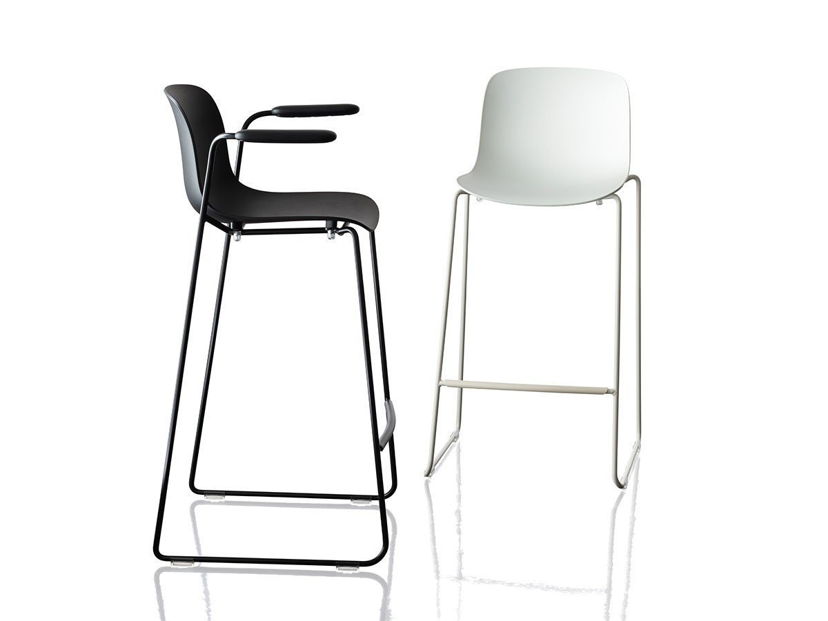 【マジス/MAGIS / GOODS】のTROY STOOL / トロイ スツール スレッジ・塗装脚 インテリア・キッズ・メンズ・レディースファッション・服の通販 founy(ファニー) 　送料無料　Free Shipping　コンパクト　Compact　左:同シリーズ「アーム付スツール」、右:本商品|ID: prp329100000006220 ipo3291000000030255684