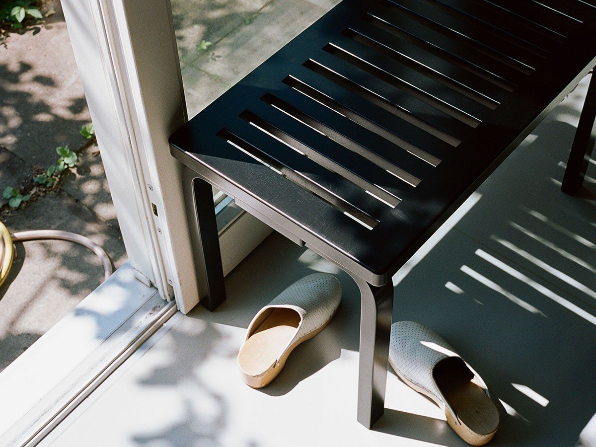 【アルテック/artek / GOODS】のBENCH 153A / ベンチ 153A スリット トップ インテリア・キッズ・メンズ・レディースファッション・服の通販 founy(ファニー) 　送料無料　Free Shipping　スリット　Slit, Slit Detail　テーブル　Table, Dining Table　軽量　Lightweight, Ultra Light　ホーム・キャンプ・アウトドア・お取り寄せ　Home Living / Home & Lifestyle / Camping Gear / Outdoor Camping　家具・インテリア　Home Furniture & Interior. Stylish & Functional Living Spaces　チェア・椅子　Seating & Chairs　ダイニングベンチ・玄関ベンチ　Bench & Dining Benches　参考イメージ(ブラック)|ID: prp329100000006222 ipo3291000000030252982