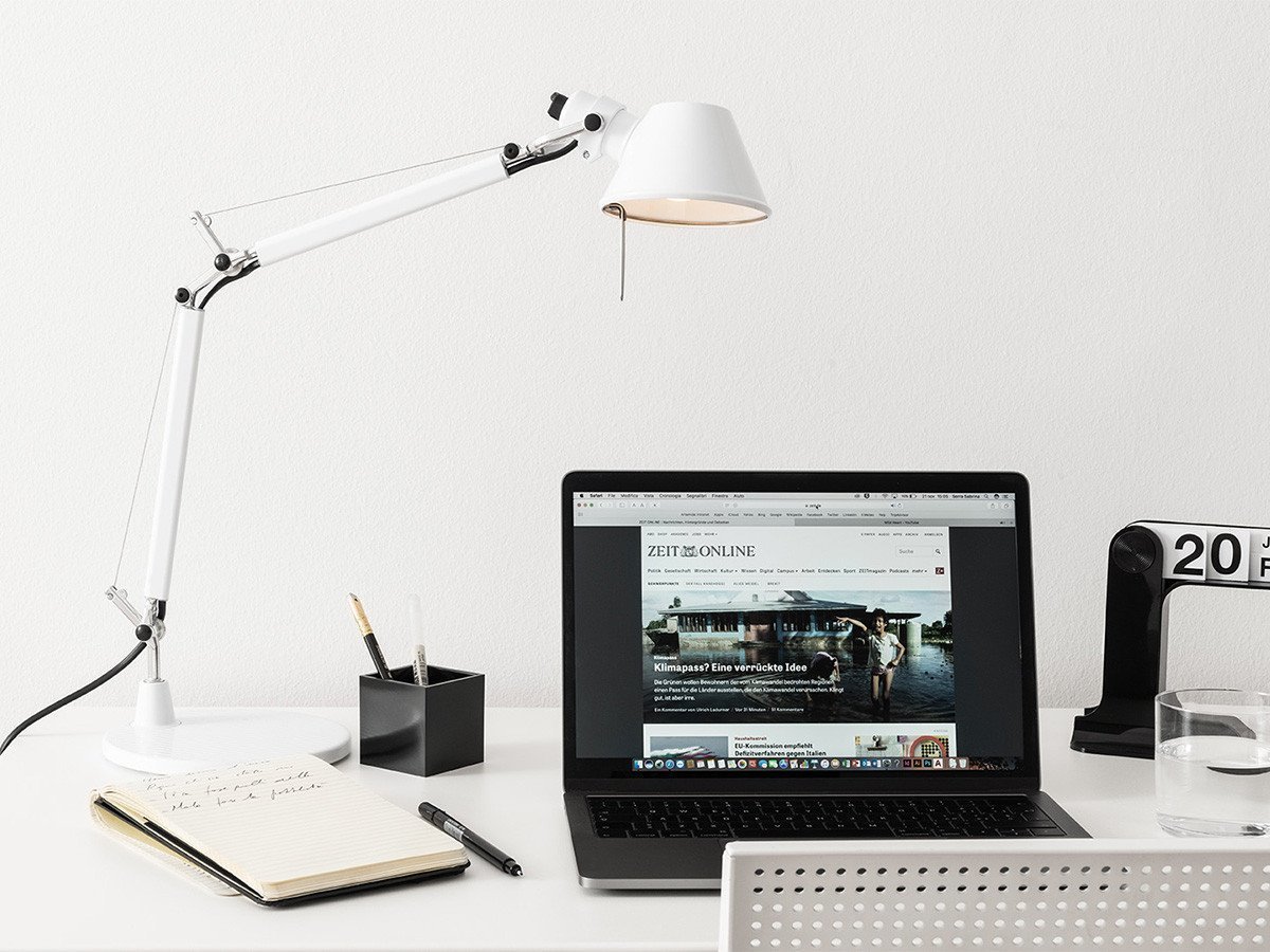 【アルテミデ/Artemide / GOODS】のTOLOMEO Micro Table / トロメオ マイクロ テーブル 人気、トレンドファッション・服の通販 founy(ファニー) 　送料無料　Free Shipping　テーブル　Table　デスク　Desk　ホーム・キャンプ・アウトドア・お取り寄せ　Home,Garden,Outdoor,Camping Gear　家具・インテリア　Furniture　ライト・照明　Lighting & Light Fixtures　デスクライト・テーブルライト　Desk Light/Table Light　other-5|ID: prp329100000006317 ipo3291000000031539606