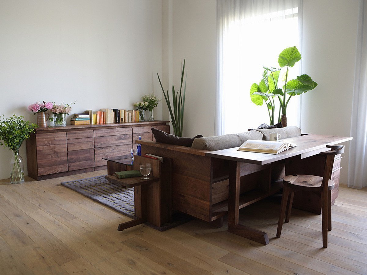 【ヒラシマ/HIRASHIMA / GOODS】のCARAMELLA High Sofa / カラメッラ ハイソファ インテリア・キッズ・メンズ・レディースファッション・服の通販 founy(ファニー) 　クッション　Cushion, Throw Pillow　スプリング　Spring, Spring Collection　テーブル　Table, Dining Table　なめらか　Smooth, Silky Texture　フレーム　Frame, Outline　ホーム・キャンプ・アウトドア・お取り寄せ　Home Living / Home & Lifestyle / Camping Gear / Outdoor Camping　家具・インテリア　Home Furniture & Interior. Stylish & Functional Living Spaces　ソファー　Couches & Sofas　同シリーズのカウンターをソファ背面に設置したイメージ|ID: prp329100000006389 ipo3291000000036854156