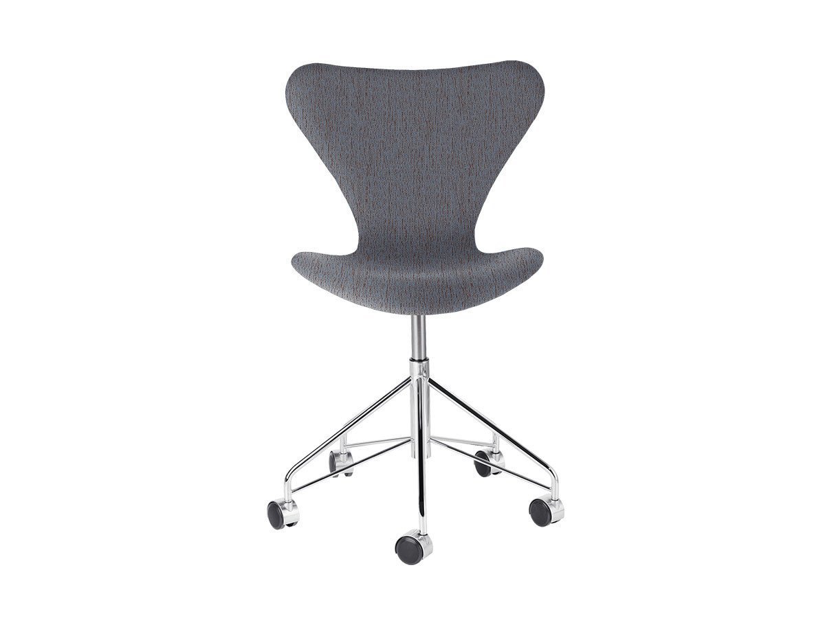 【フリッツ ハンセン/FRITZ HANSEN / GOODS】のSERIES 7 / セブンチェア フルパディング キャスター付き回転ベース 3117 インテリア・キッズ・メンズ・レディースファッション・服の通販 founy(ファニー) 　キャップ　Cap, Baseball Cap　クッション　Cushion, Throw Pillow　シェイプ　Shape, Slim Fit　ファブリック　Fabric, Textile　送料無料　Free Shipping　おすすめ　Recommended / Our Picks　ホーム・キャンプ・アウトドア・お取り寄せ　Home Living / Home & Lifestyle / Camping Gear / Outdoor Camping　家具・インテリア　Home Furniture & Interior. Stylish & Functional Living Spaces　チェア・椅子　Seating & Chairs　オフィスチェア・在宅ワーク用チェア　Office & Desk Chairs　張地:1171 ライトグレー(クリスチャンハウン)、脚部:クローム仕上、キャスターキャップ:クローム|ID: prp329100000006839 ipo3291000000035891259