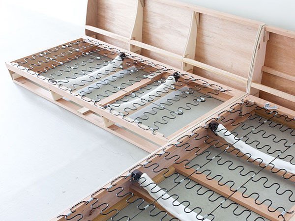 【フランネルソファ/FLANNEL SOFA / GOODS】のMAROON 2.5P SOFA / マロン 2.5人掛けソファ インテリア・キッズ・メンズ・レディースファッション・服の通販 founy(ファニー) 　クッション　Cushion, Throw Pillow　コンパクト　Compact, Small Size　テーブル　Table, Dining Table　ホーム・キャンプ・アウトドア・お取り寄せ　Home Living / Home & Lifestyle / Camping Gear / Outdoor Camping　家具・インテリア　Home Furniture & Interior. Stylish & Functional Living Spaces　ソファー　Couches & Sofas　耐久性のあるφ4.0mmの太めのバネを使用しています。しなやかに沿ったSバネと、その上に積層されるウ|ID: prp329100000006855 ipo3291000000036811359